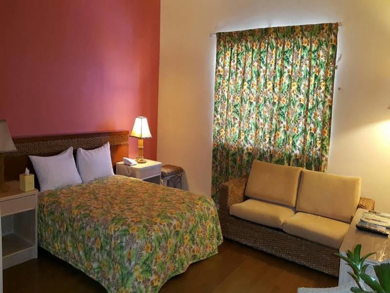 One Pacific Hotel Tamuning Kültér fotó