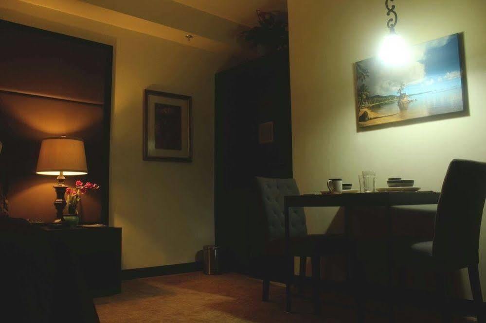 One Pacific Hotel Tamuning Kültér fotó