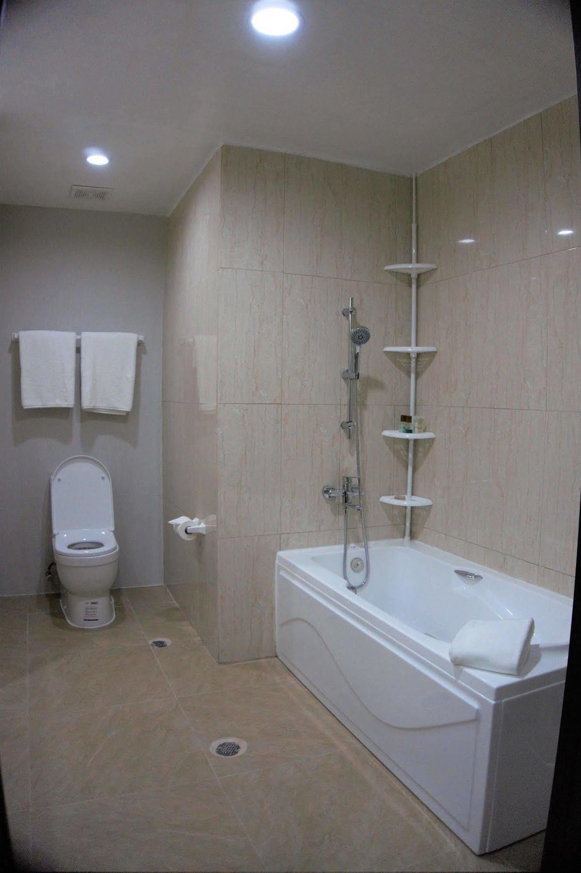 One Pacific Hotel Tamuning Kültér fotó