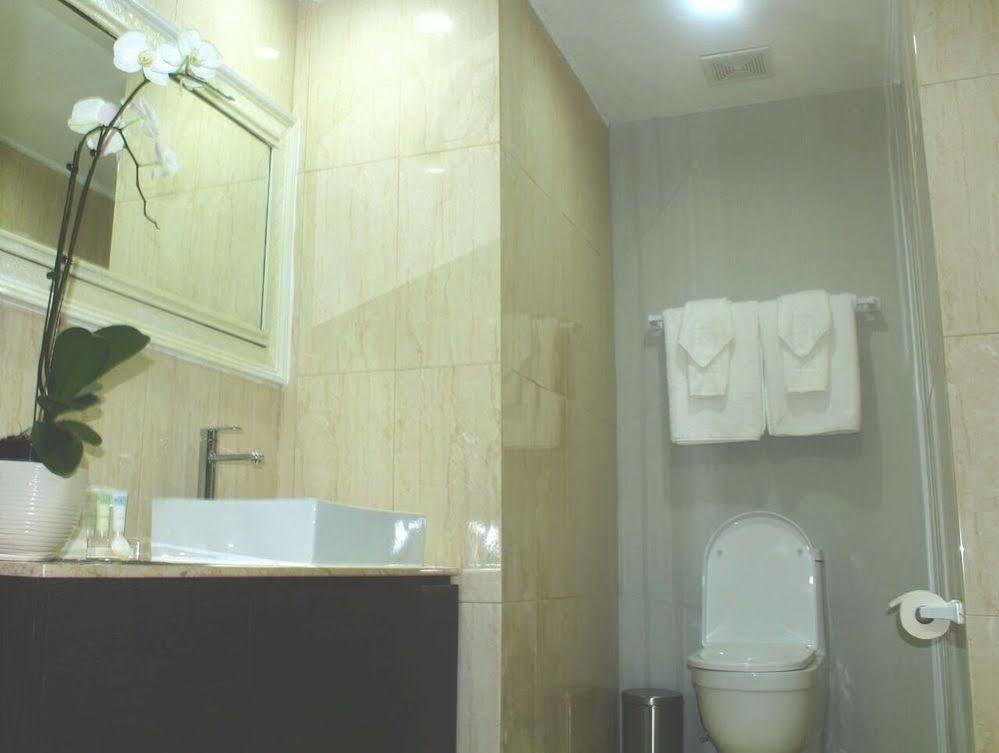 One Pacific Hotel Tamuning Kültér fotó