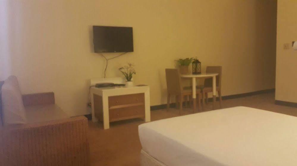 One Pacific Hotel Tamuning Kültér fotó